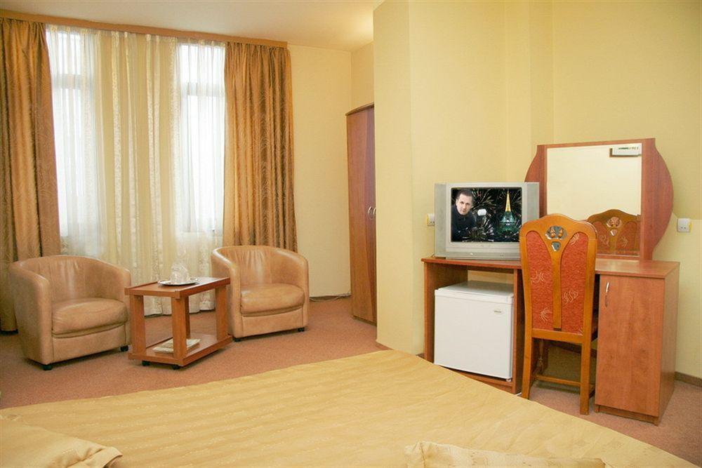 Hotel Amphitryon ブカレスト エクステリア 写真